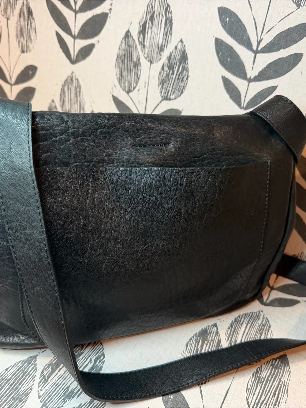 Max On Collection genuine leather messenger bag made in Italy.